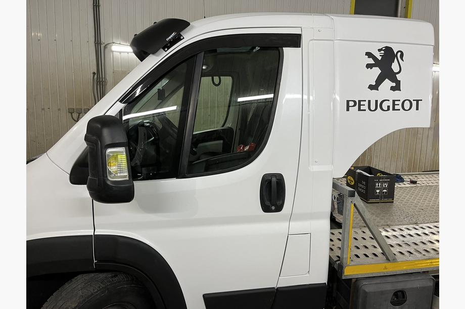 Peugeot Boxer 2006–2025 Okenné deflektory (2 ks, DDU) Image