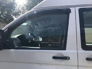 Volkswagen T5 2010–2015 Deflektory okien (2 ks, MyRacing) fotografia 2