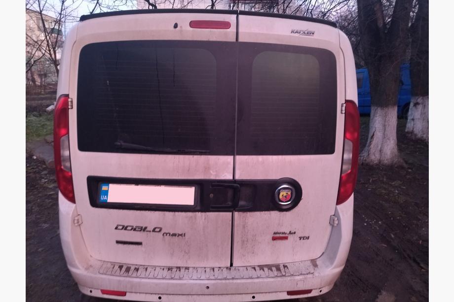 Fiat Doblo II 2010–2022 Emblém Abarth (samolepiaci) 75 mm Fotografia 4