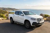 Mercedes X class 2017–2020 Bočné nášľapy Allmond Black (2 ks, hliník) fotografia 1
