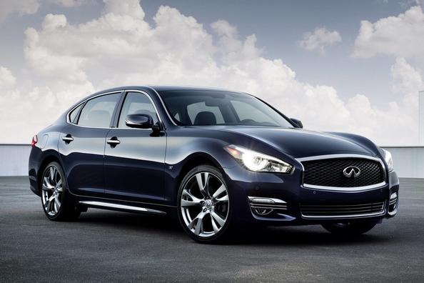 Sedan vyššej triedy Infiniti Q70