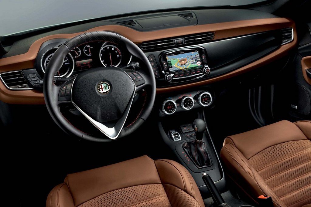 Recenzia päťdverového hatchbacku Alfa Romeo Giulietta