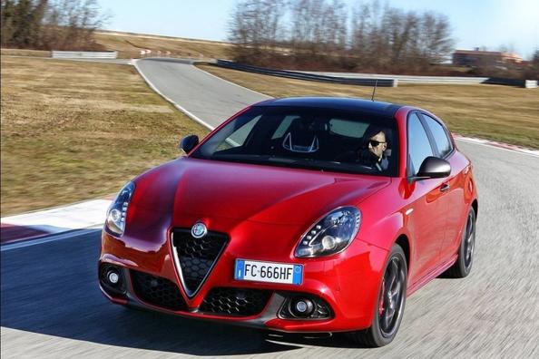 Recenzia päťdverového hatchbacku Alfa Romeo Giulietta