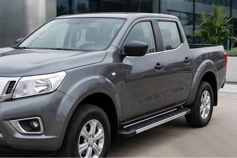 Nissan Navara/NP300 2016– Bočné nášľapy RedLine V1 (2 ks, hliník) Image