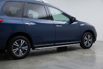 Nissan Pathfinder R52 2012–2021 Bočné nášľapy Tayga Grey (2 ks, hliník) fotografia 1