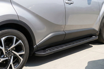 Toyota C-HR 2016–2023 Bočné nášľapy RedLine Black (2 ks, hliník) fotografia 1