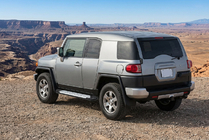 Toyota FJ Cruiser 2006–2022 Bočné nášľapy Allmond Grey (2 ks, hliník) fotografia 1