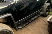 Toyota FJ Cruiser 2006–2022 Bočné nášľapy Allmond Black (2 ks, hliník) fotografia 1