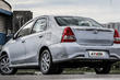 Recenzia lacného sedanu Toyota Etios fotografia 5