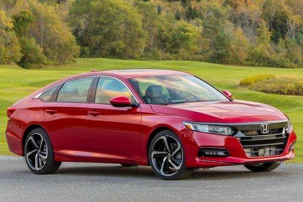 Recenzia sedanu Honda Accord desiatej generácie