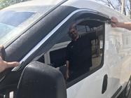 Fiat Doblo II 2010–2022 Okenné deflektory s chrómovou lištou (4 ks, Niken) fotografia 4