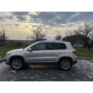 Okenné deflektory s chrómovou lištou (4 ks, Niken) Volkswagen Tiguan 2007–2016 fotografia 4