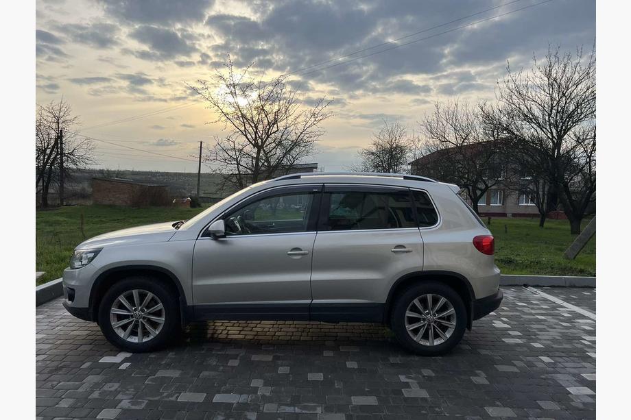 Volkswagen Tiguan 2007–2016 Okenné deflektory s chrómovou lištou (4 ks, Niken) Fotografia 4