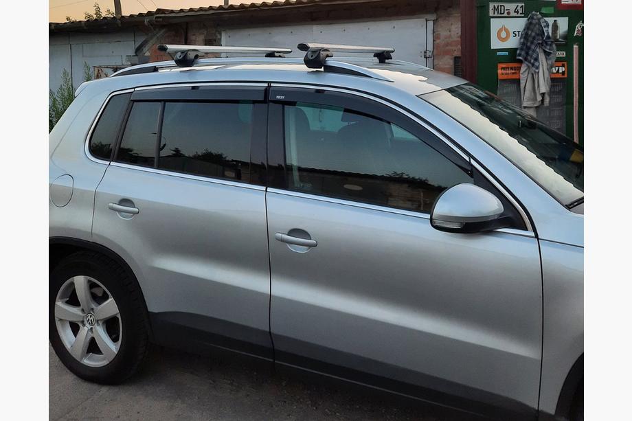 Volkswagen Tiguan 2007–2016 Okenné deflektory s chrómovou lištou (4 ks, Niken) Fotografia 2