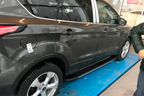 Ford Kuga/Escape 2013–2019 Bočné nášľapy Bosphorus Grey (2 ks, hliník) fotografia 5