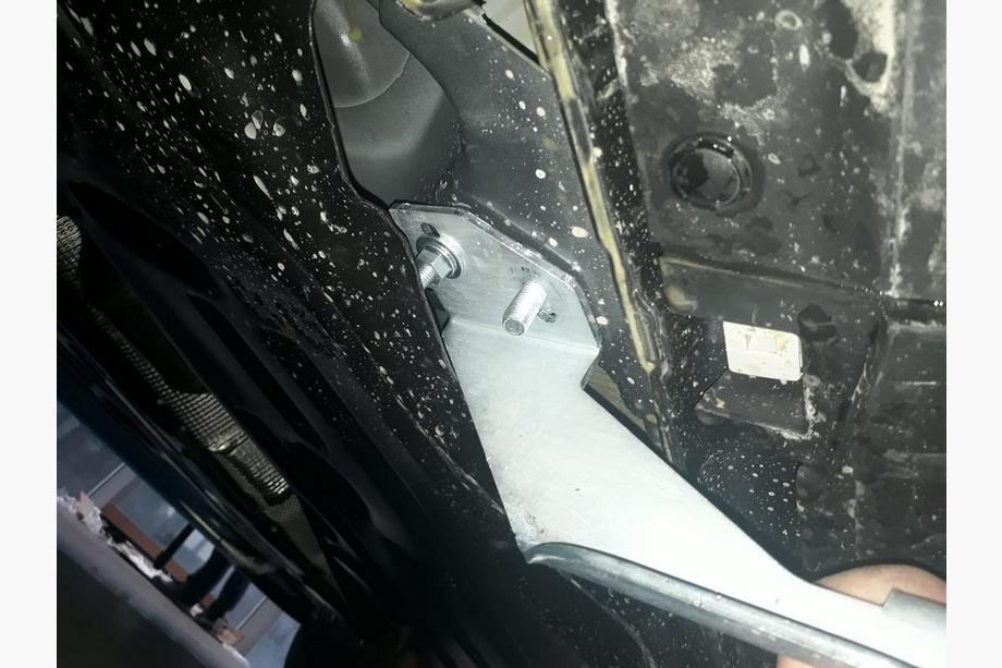 Ford Kuga/Escape 2013–2019 Bočné nášľapy Bosphorus Grey (2 ks, hliník) S lakovanými dverovými plechmi Fotografia 10
