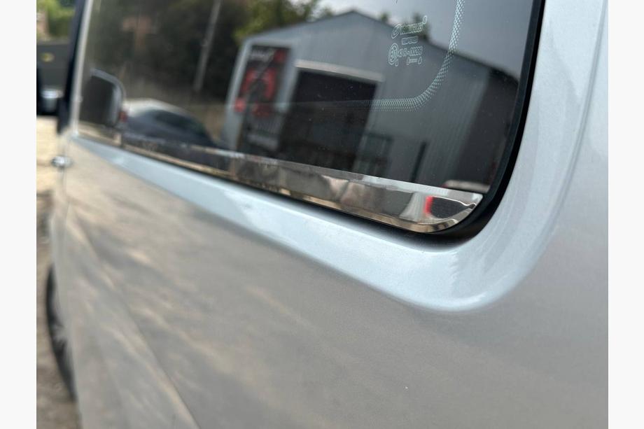 Volkswagen T5 Caravelle 2004–2010 Spodné okenné lišty (6 ks, nerez) Dlhý rázvor Fotografia 7
