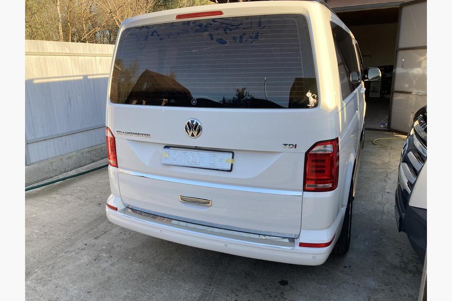 Volkswagen T6 2015–2024 Lišta na zadný nárazník Carmos V1 lesklá (1 dvere, nerez) Image