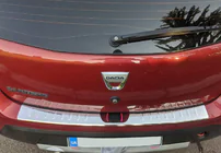 Renault Sandero 2007–2013 Nerezová lišta na zadný nárazník Carmos V1 fotografia 1