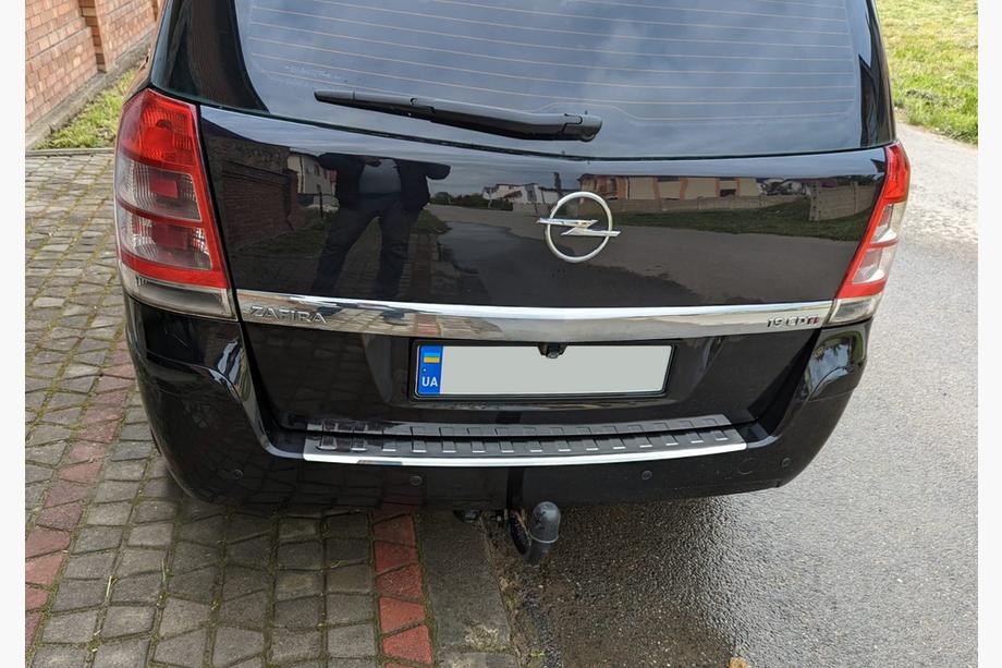 Opel Zafira B 2005–2011 Nerezová lišta na zadný nárazník Carmos V1 Image