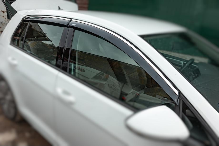 Volkswagen Golf 7/E-Golf 2012–2020 Okenné deflektory s chrómovou lištou HB (4 ks, Niken) Image