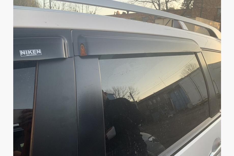 Mitsubishi Outlander 2006–2012 Okenné veterné deflektory (4 ks, Niken) Fotografia 4