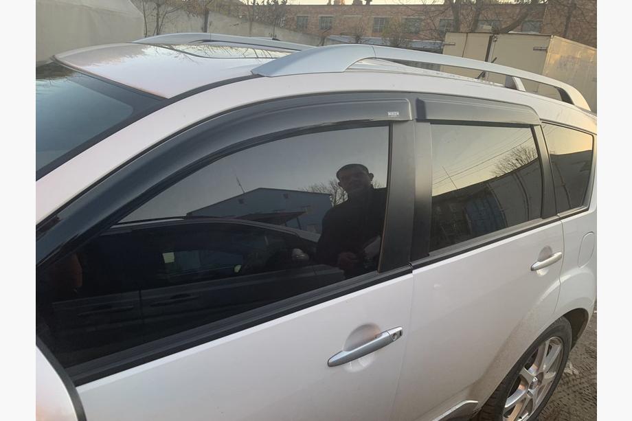 Mitsubishi Outlander 2006–2012 Okenné veterné deflektory (4 ks, Niken) Fotografia 5