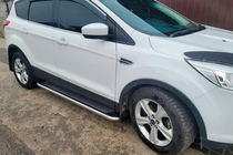 Ford Kuga/Escape 2013–2019 Bočné nášľapy Maydos V2 (2 ks, hliník + nerez) S čiernymi dvernými lištami fotografia 3