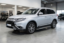 Mitsubishi Outlander 2012–2021 Bočné nášľapy Maydos V2 (2 ks, hliník/nehrdzavejúca oceľ) fotografia 1