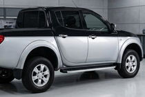 Mitsubishi L200 2015–2024 Bočné prahy Fullmond (2 ks, hliník) fotografia 1
