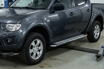 Fiat Fullback 2016– Bočné nášľapy Maydos V2 (2 ks, hliník/nehrdzavejúca oceľ) fotografia 1