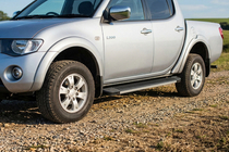 Fiat Fullback 2016– Bočné prahy Maya V1 (2 ks, hliník) fotografia 1