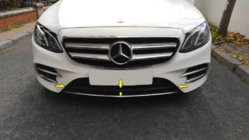 Mercedes Trieda E W213 2016–2023 Chrómová lišta na predný nárazník 2016-2019 (nerez) fotografia 2