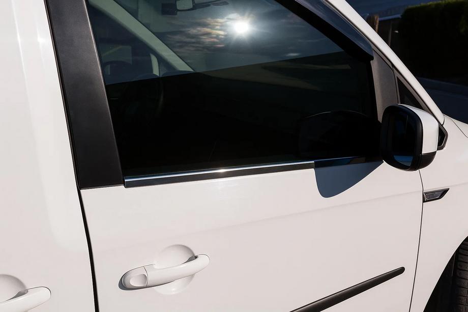 Volkswagen Caddy 2015–2020 Ozdobná lišta okien čierny chróm (2 ks, nerez) Image