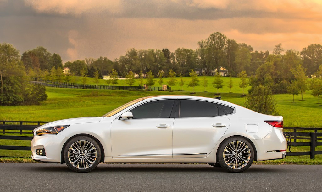 Sedan Kia Cadenza: solídnosť, komfort a prémiová kvalita