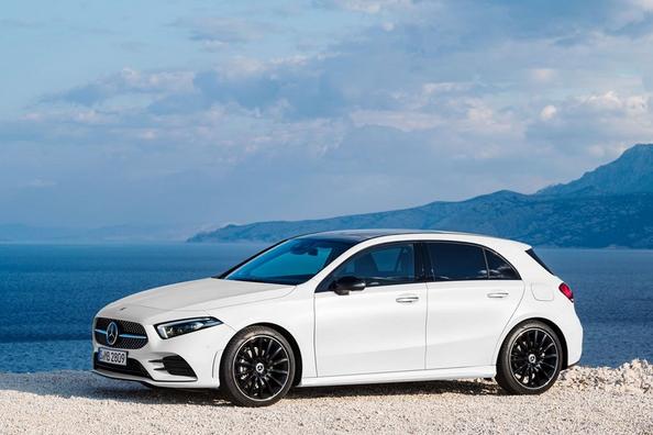 Prehľad hatchbacku Mercedes-Benz A-class štvrtej generácie Fotografia 7