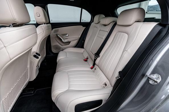 Prehľad hatchbacku Mercedes-Benz A-class štvrtej generácie Fotografia 6