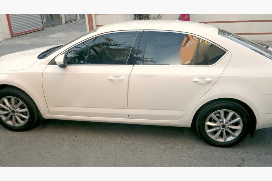 Skoda Octavia III A7 2013–2019 Horné lišty okien (4 ks, nerez) Fotografia 3