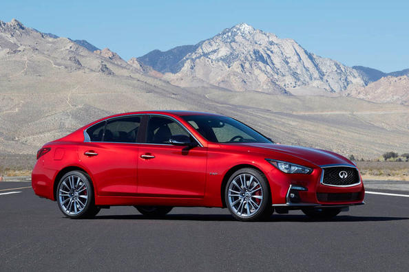 Prémiový sedan Infiniti Q50
