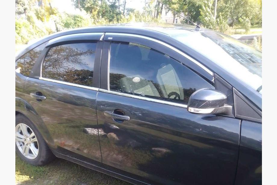 Ford Focus II 2005–2008 Okenné veterné deflektory s chrómovou lištou SD/HB (4 ks, Niken) Image