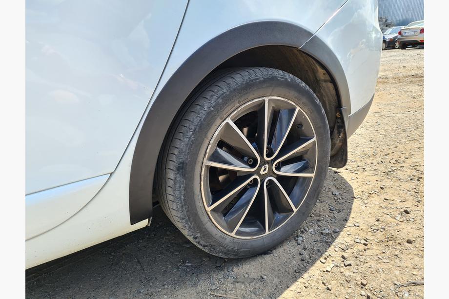 Renault Megane III 2009–2016 Lemy blatníkov (8 ks, čierne) Fotografia 10