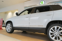 Skoda Karoq 2018– Nerezová lišta dverí fotografia 1