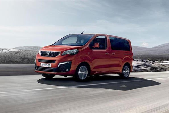 Recenzia minivanu Peugeot Traveller