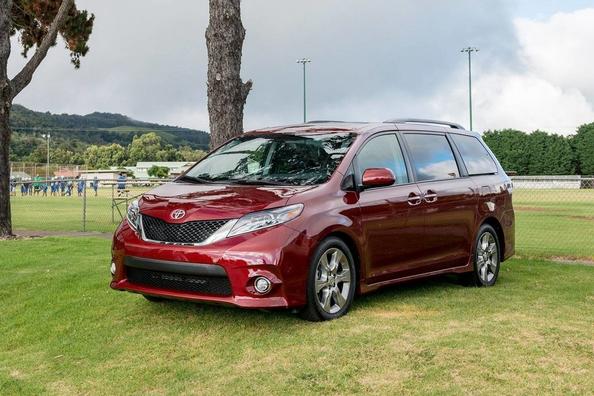 Recenzia minivanu Toyota Sienna