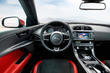 Recenzia sedanu Jaguar XE fotografia 5