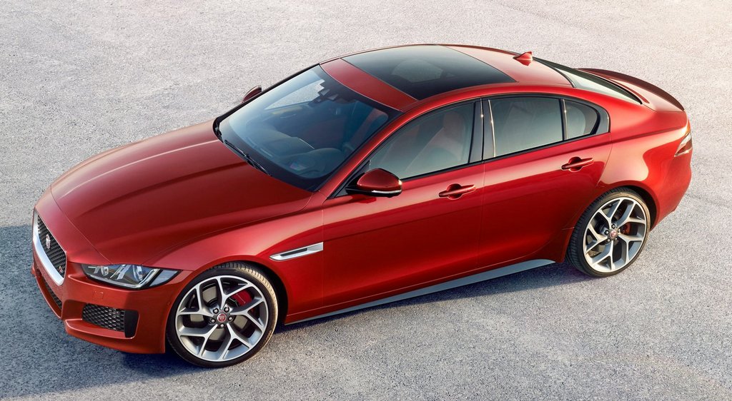 Recenzia sedanu Jaguar XE