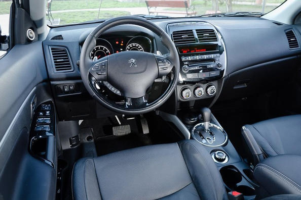 Recenzia crossoveru Peugeot 4008 Fotografia 4
