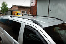 Mercedes Vito/V-trieda W447 2014– Čierne strešné lyžiny CAN Originálny dizajn (kovové nohy) Stredný rázvor (LONG) fotografia 1