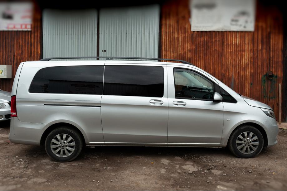 Mercedes Vito/V-trieda W447 2014– Čierne strešné lyžiny CAN Originálny dizajn (kovové nohy) Dlhý rázvor (EXTRALONG) Fotografia 5