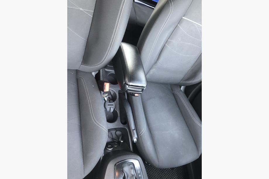 Ford Fiesta 2008–2017 Lakťová opierka Fotografia 3